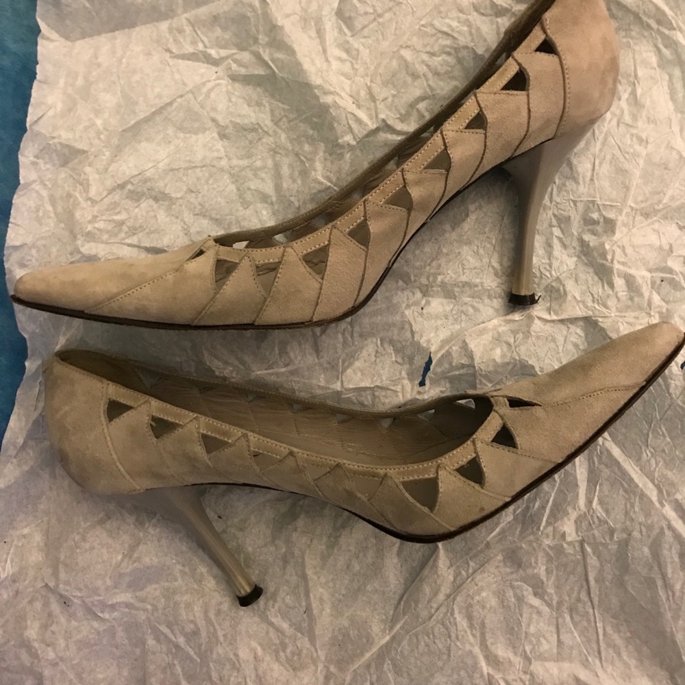 Used Via Spiga gray suede shoes. Size 10.